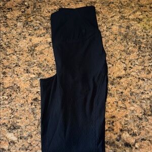 Lululemon Black Ribbed Leggings size 2 but fit like a size 0